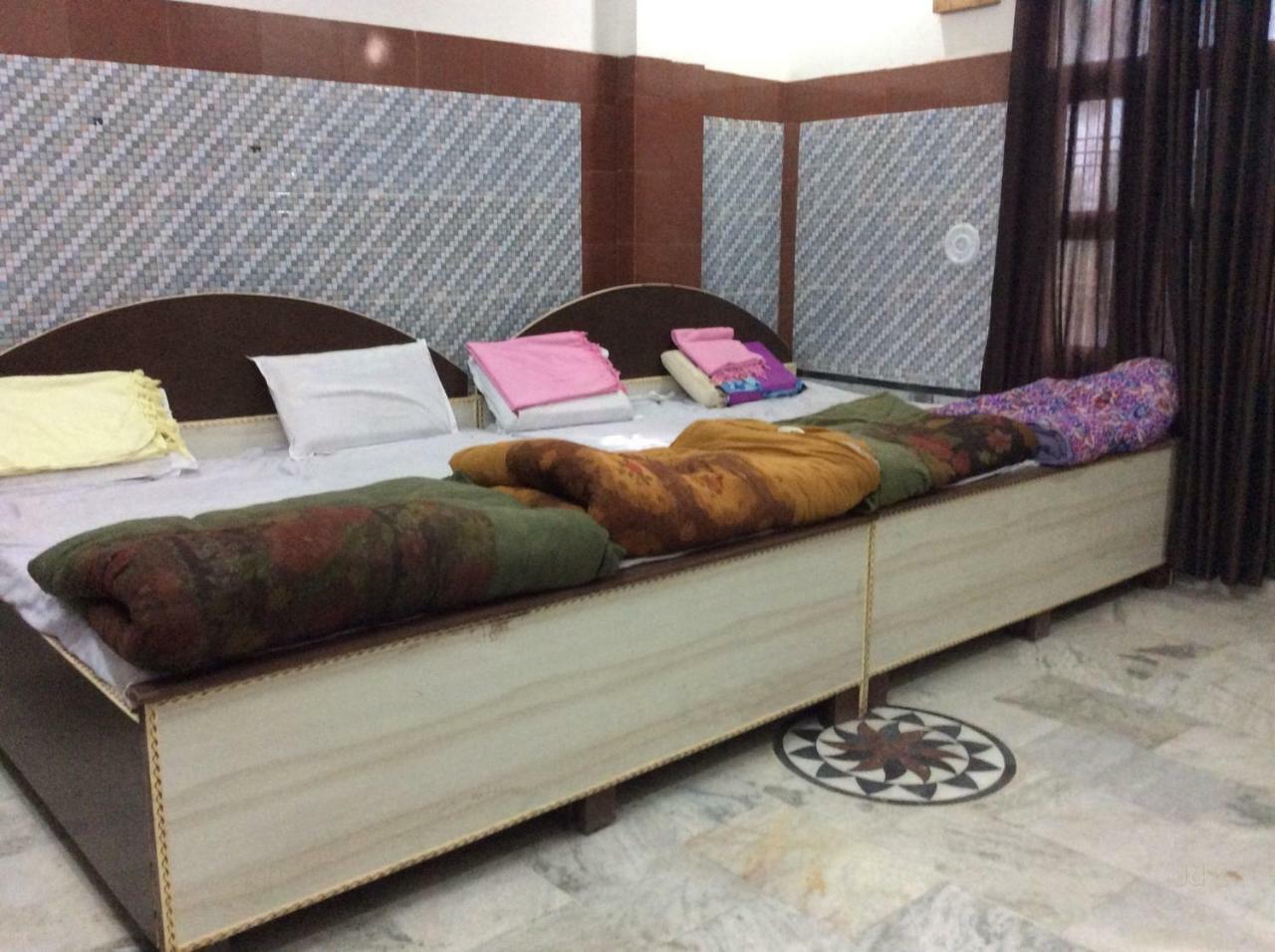 Oyo Om Sai Guest House Mainpuri Exterior photo
